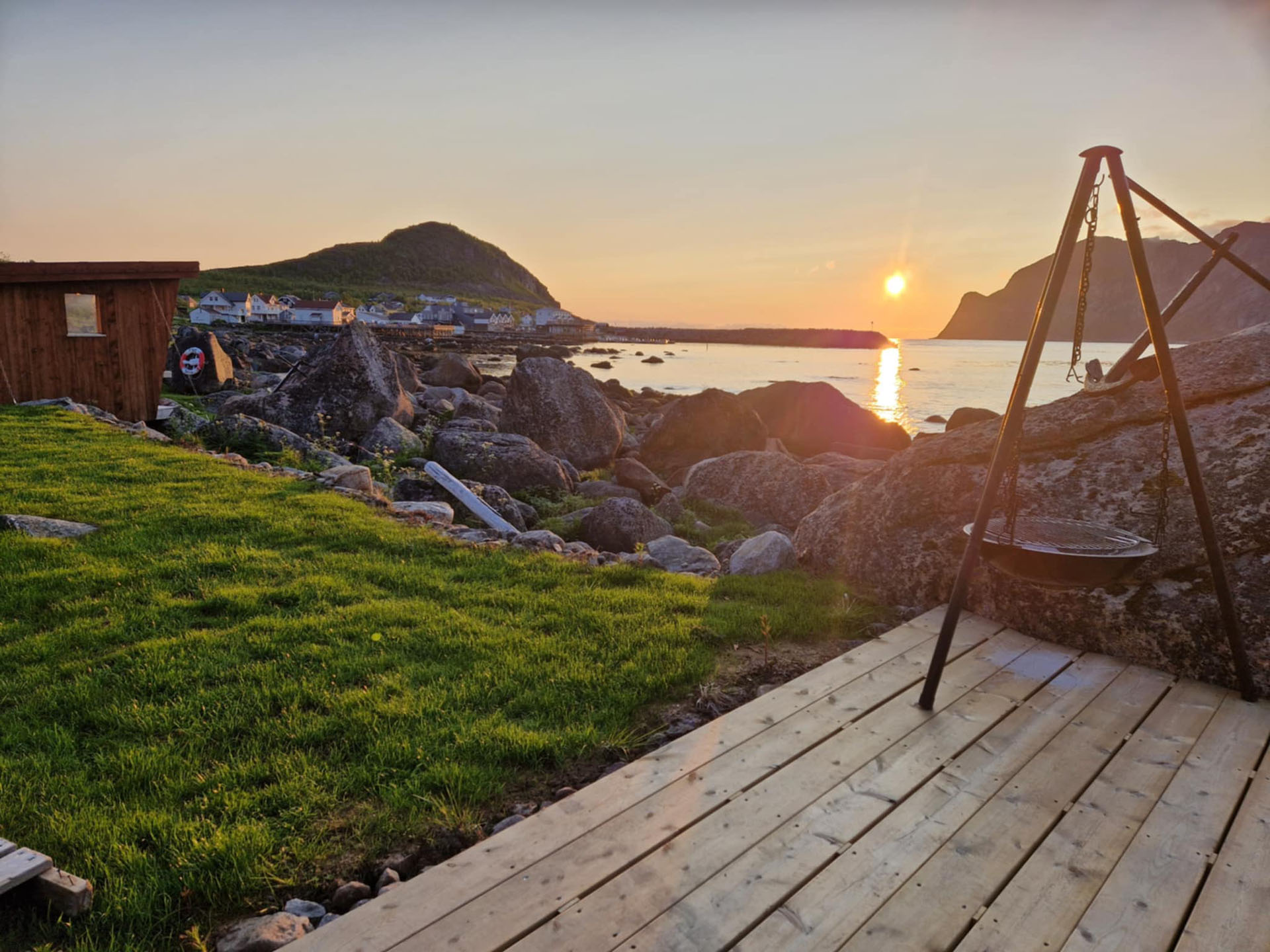 Utsikt fra bålpanne/grill på Camp 1 i Mefjordvær på Senja