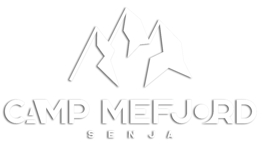 Logo til Camp Mefjord, hvit med skygger og transparent bakgrunn
